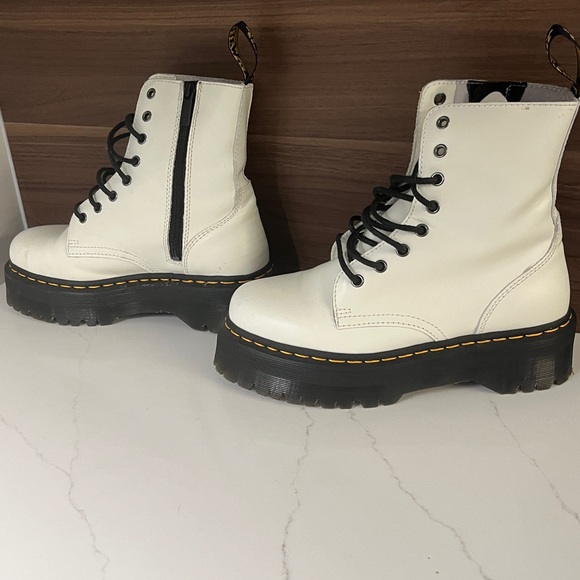 MINT like-new Dr. Martens Jadon 8-Eye White Boot Size 9 - Picture 6 of 11